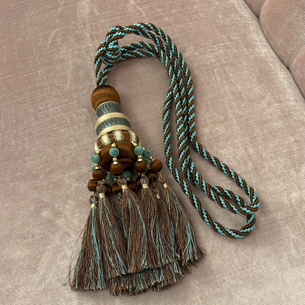 NWOT LUXURY DRAPE TIE BACK SINGLE PIECE - Picture 1 of 17